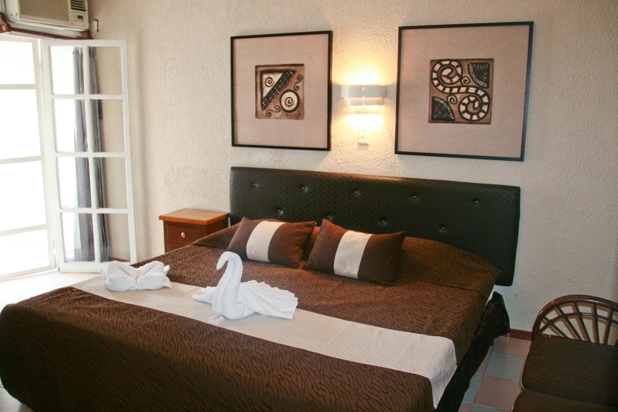 Hotel Maria De La Luz Valladolid  Exterior photo