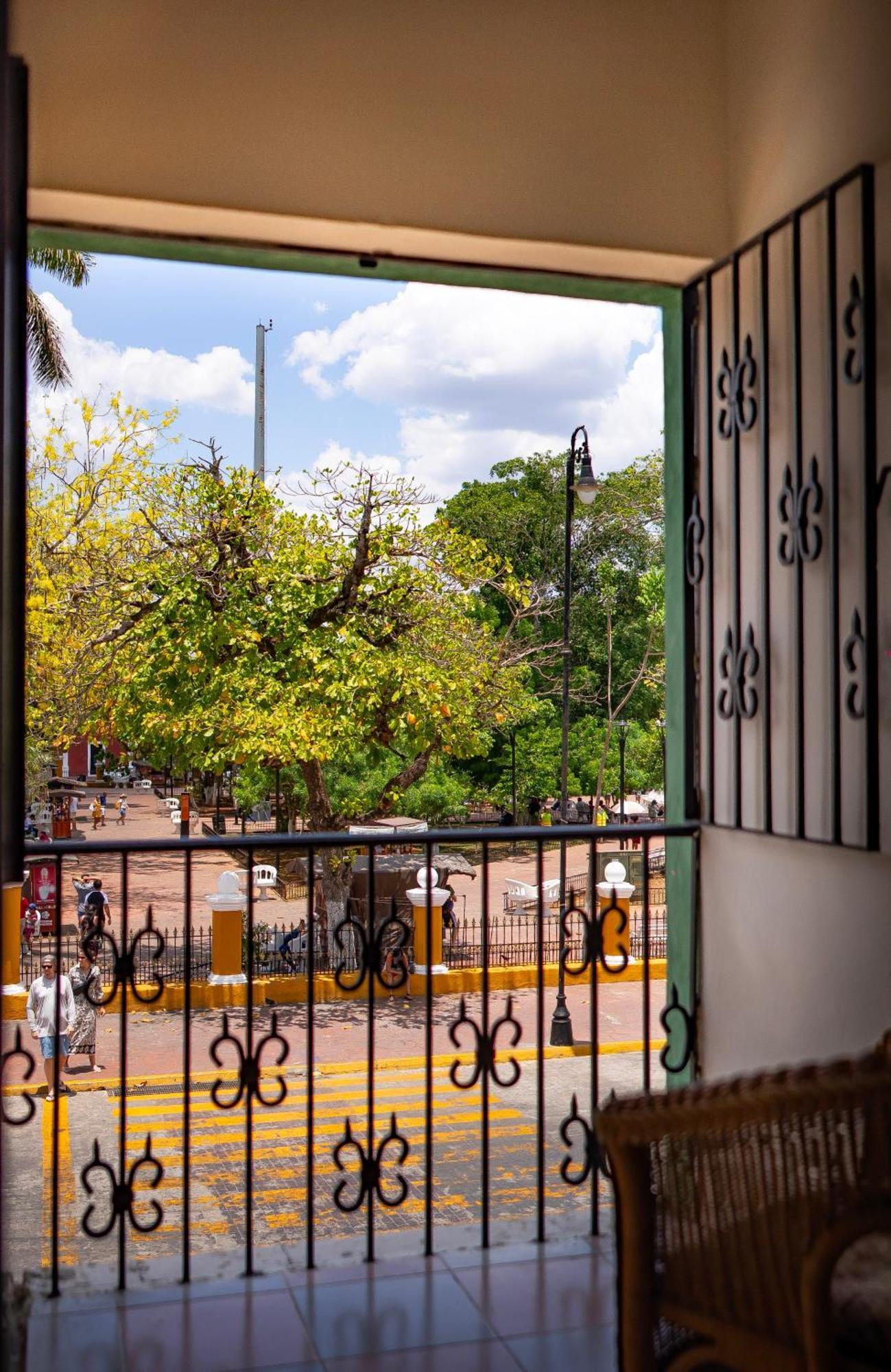 Hotel Maria De La Luz Valladolid  Exterior photo