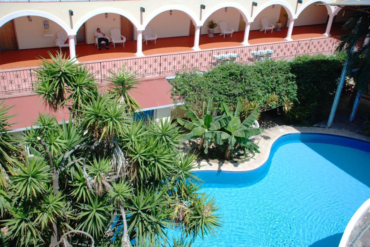 Hotel Maria De La Luz Valladolid  Exterior photo